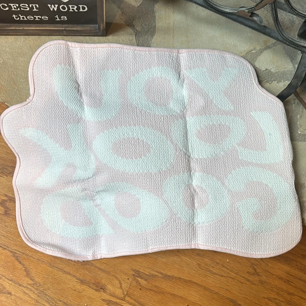 New With Tags Pink and White Bathroom Bedroom Rug